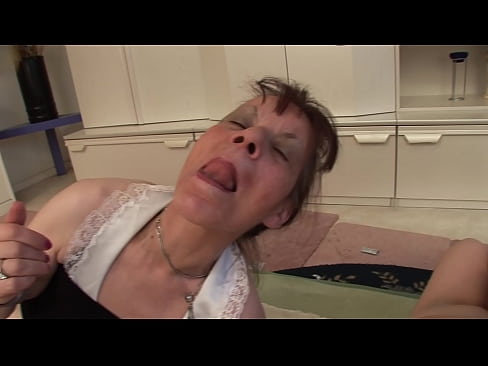 ❤️ Två mormödrar och en farfar har en trekant Pornvideo at sv.pornobot.ru ❌️