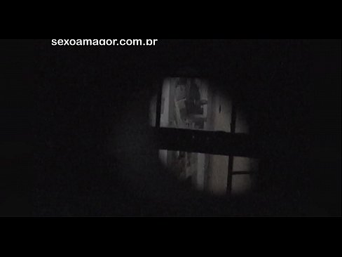 ❤️ Blondie blir hemligt videofilmad av en voyeur från grannskapet gömd bakom ihåliga tegelstenar Pornvideo at sv.pornobot.ru ❌️